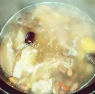 Make Corn meds, peanut pig hoof soup step 4