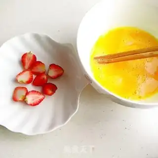 Make Scrambled eggs step 1
