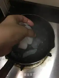 Make Seafood tomato pasta step 3