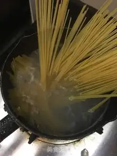 Make Seafood tomato pasta step 4
