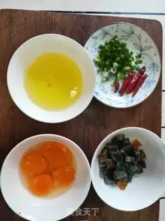 Make Three-coloured eggs step 1