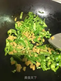 Make Piggy ears with pepper step 3