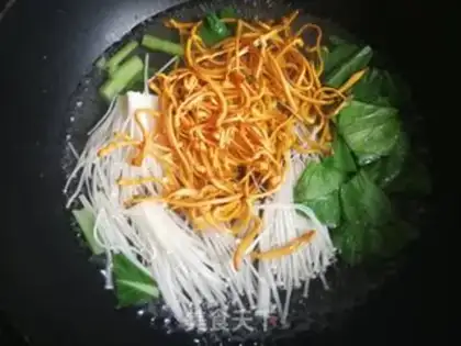 Make The golden fungus weeds are cooked for noodles step 2