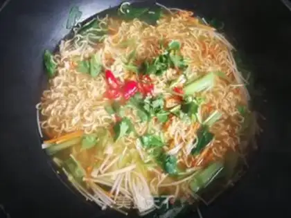 Make The golden fungus weeds are cooked for noodles step 6
