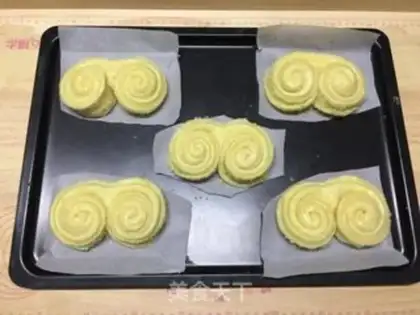 Make A thousand layers of coconut bread step 17
