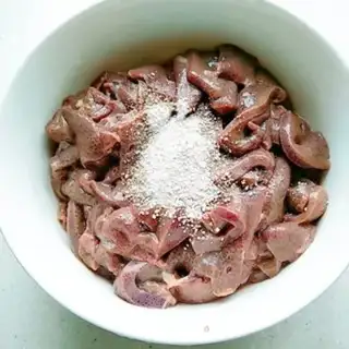 Make Twin peppers, pork liver step 4