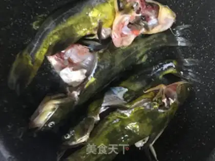 Make A stingy fish with bean petals step 1