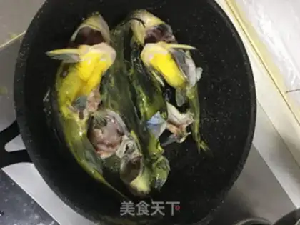 Make A stingy fish with bean petals step 2