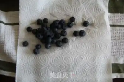 Make Blueberry Madeleine step 1