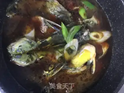 Make A stingy fish with bean petals step 4