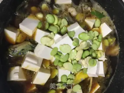 Make A stingy fish with bean petals step 5