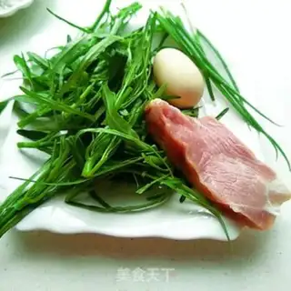 Make Hands on egg noodles step 3