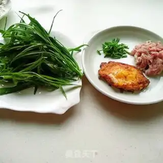 Make Hands on egg noodles step 4