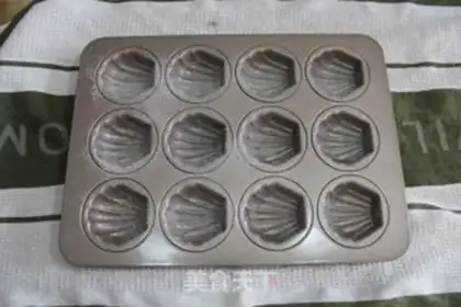 Make Blueberry Madeleine step 9