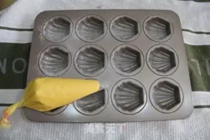 Make Blueberry Madeleine step 10