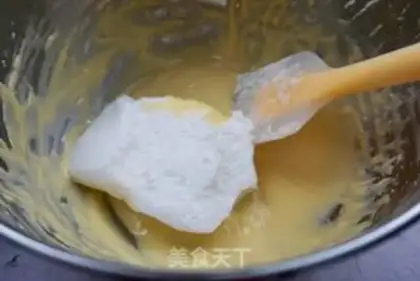 Make No water, no sour cream cake step 4