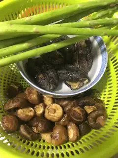 Make Plum with mushrooms and cucumbers step 0