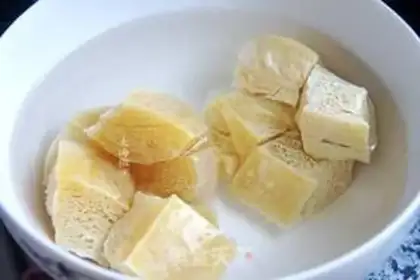 Make Creamed cabbage, frozen tofu step 1