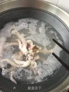 Make Onion oil, squid legs step 2