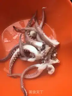 Make Onion oil, squid legs step 4