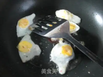 Make The quail egg has a bump step 2