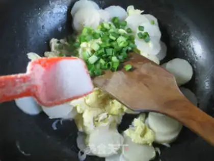 Make Shrimp-skin eggs fried mountain medicine step 7