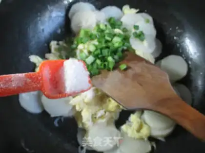 Make Shrimp-skin eggs fried mountain medicine step 8