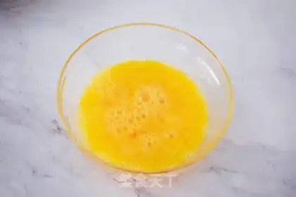 Make Eggs and shrimp step 1