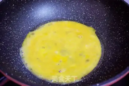 Make Eggs and shrimp step 2