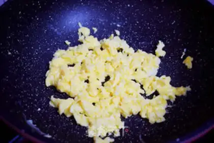 Make Eggs and shrimp step 3