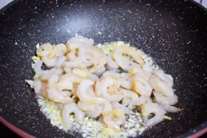 Make Eggs and shrimp step 6