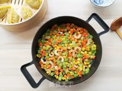 Make A rice roll for shrimp step 3