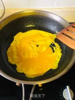 Make Egg-covered greasy powder step 2