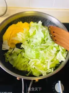 Make Egg-covered greasy powder step 3