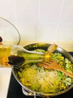 Make Egg-covered greasy powder step 7