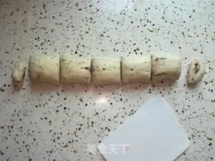 Make A luxurious cleavage step 4