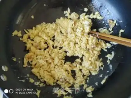 Make Tomato fried eggs step 2