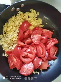 Make Tomato fried eggs step 3