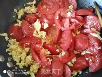 Make Tomato fried eggs step 4