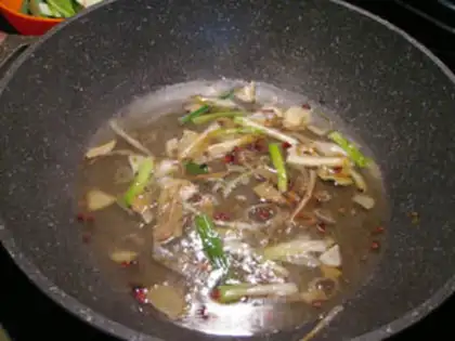 Make Five flowers with garlic step 4