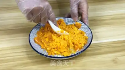 Make Salted egg yellow cookies step 2