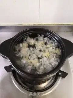 Make Pear silver ear soup step 2