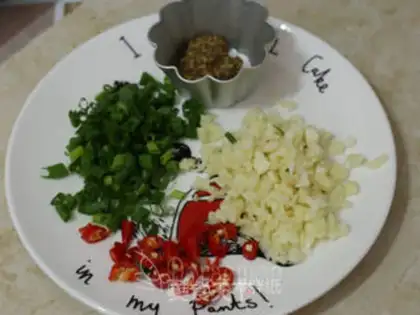 Make Garlic blossoms and roasted golden mushrooms step 0