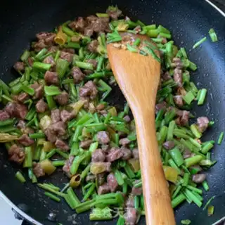 Make Celery pepper beef step 1