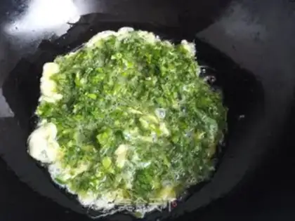 Make Celery leaves and fried eggs step 4
