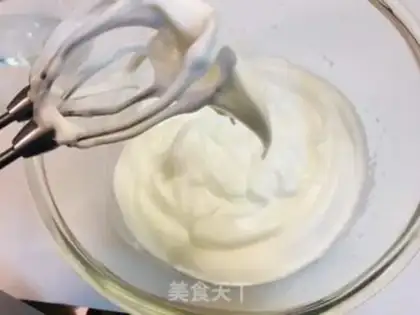 Make Strawberry Angel roll step 3