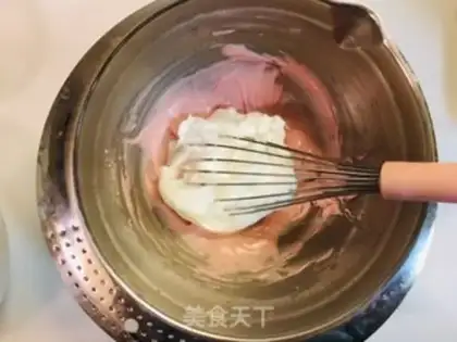 Make Strawberry Angel roll step 4