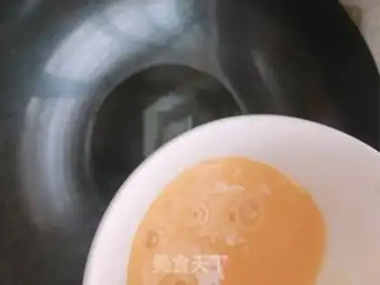 Make Scrambled eggs step 1