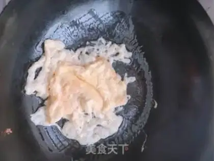 Make Scrambled eggs step 2