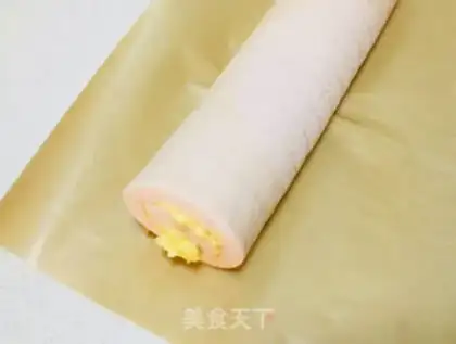 Make Strawberry Angel roll step 9